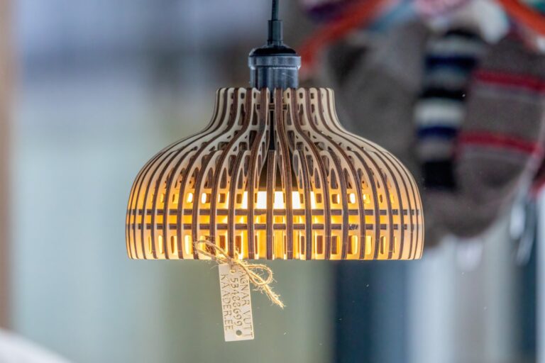 UFO, CNC lamp ripub, sildiga