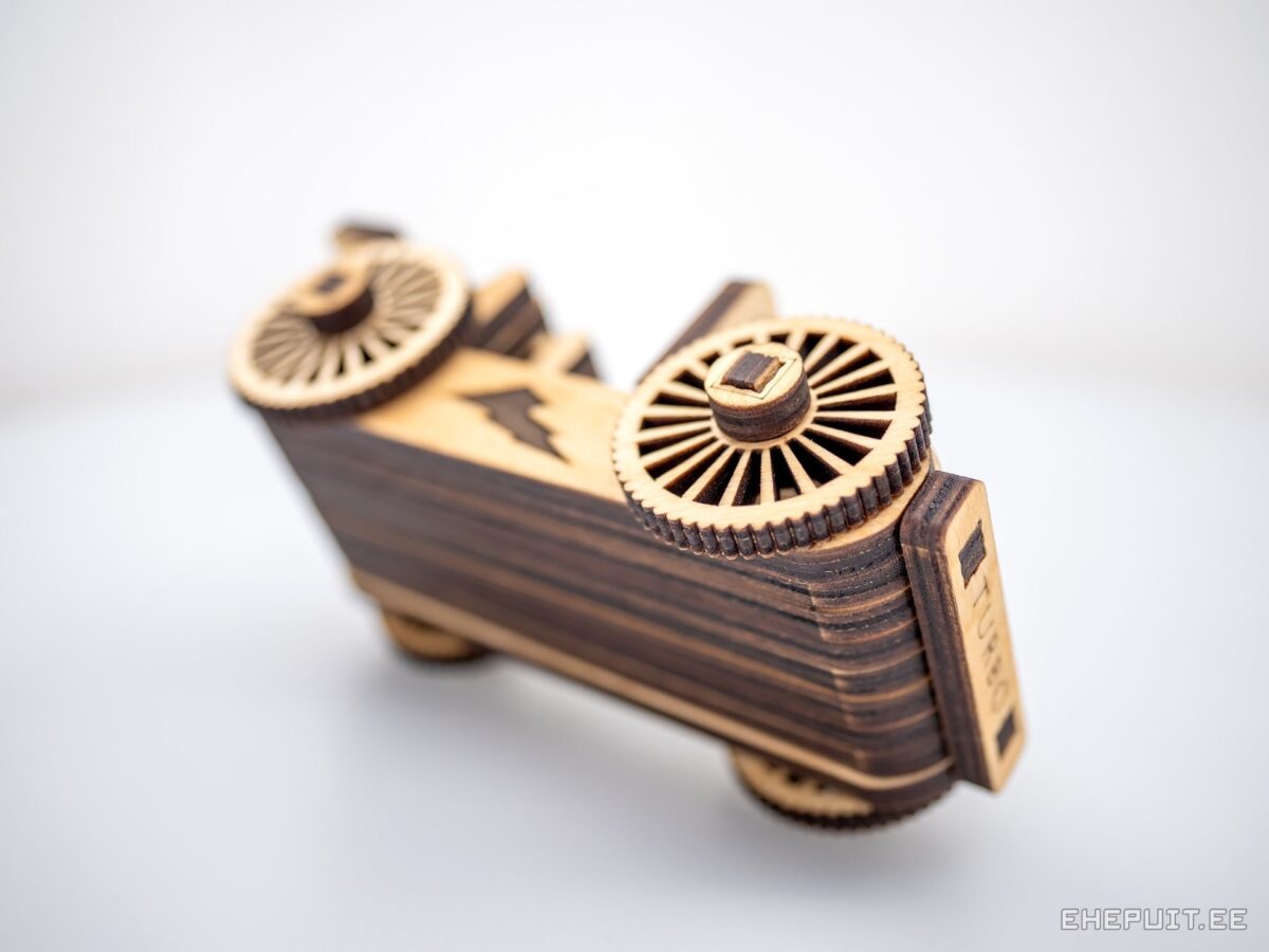 Vineerist mänguauto