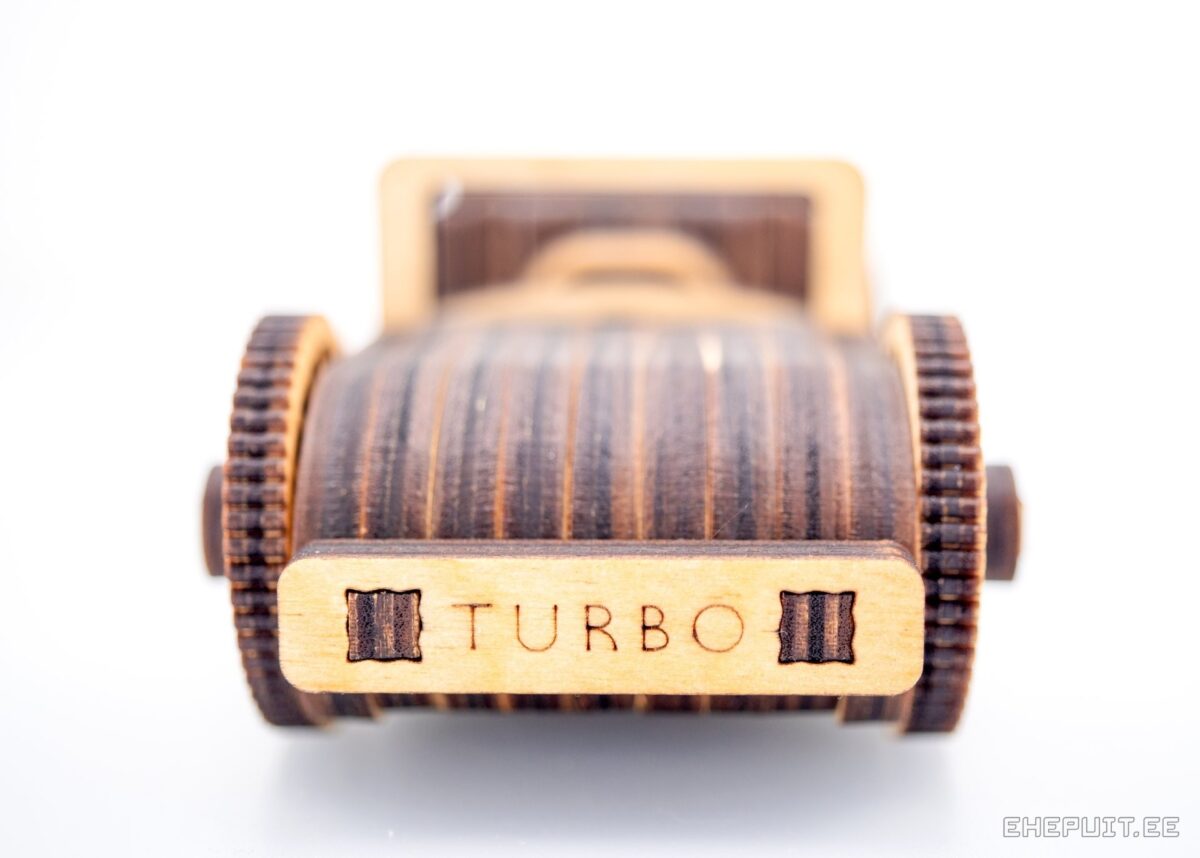 Vineerist mänguauto, eestvaade, Turbo