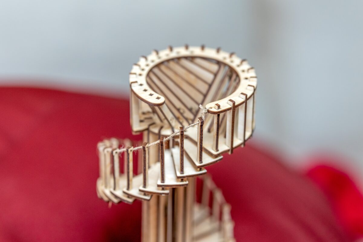 Puidust täringutorn, toetab ka suuremaid täringuid nagu D6 kuni D24