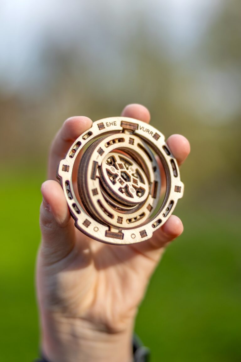 Puidust Vurr, fidget spinner, käes, peos - käsitöö, ATH ADHD ärevuse ja stressi leevendamiseks