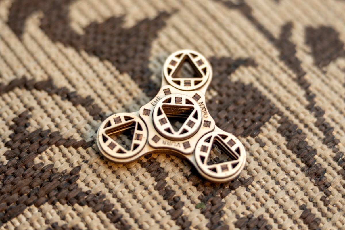 Puidust Näpuvurr, fidget spinner - käsitöö, ATH ADHD ärevuse ja stressi leevendamiseks