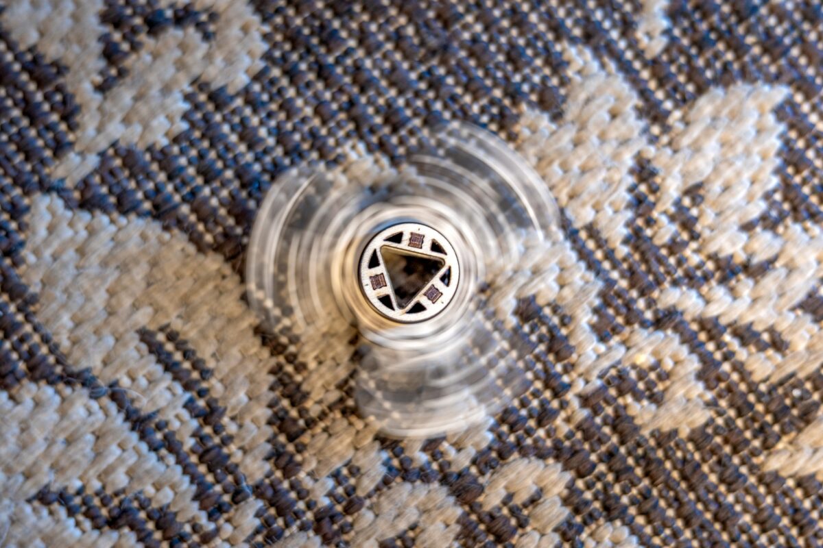 Puidust Näpuvurr, fidget spinner, keerleb - käsitöö, ATH ADHD ärevuse ja stressi leevendamiseks