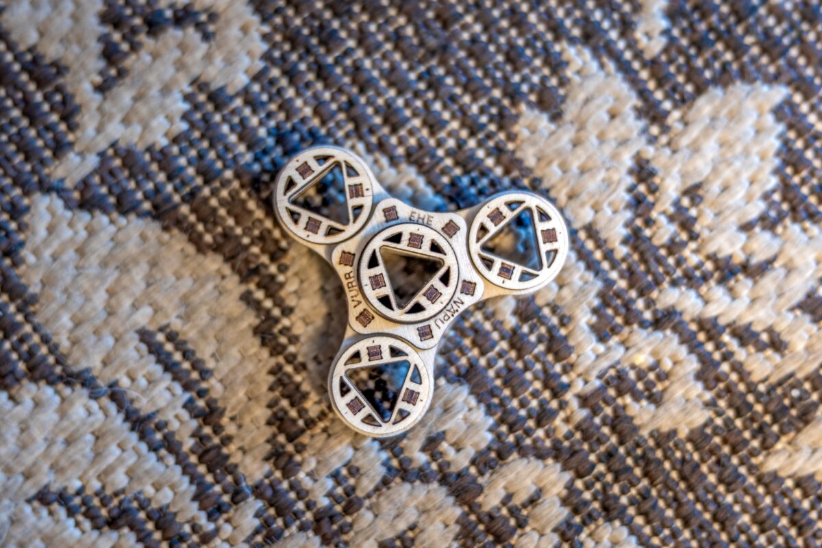 Puidust Näpuvurr, fidget spinner - käsitöö, ATH ADHD ärevuse ja stressi leevendamiseks