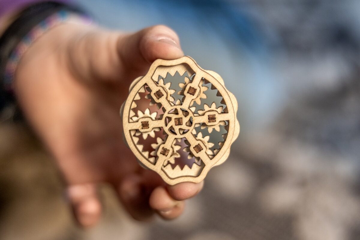 Puidust Ähmiketas, fidget spinner, käes - käsitöö, ATH ADHD ärevuse ja stressi leevendamiseks