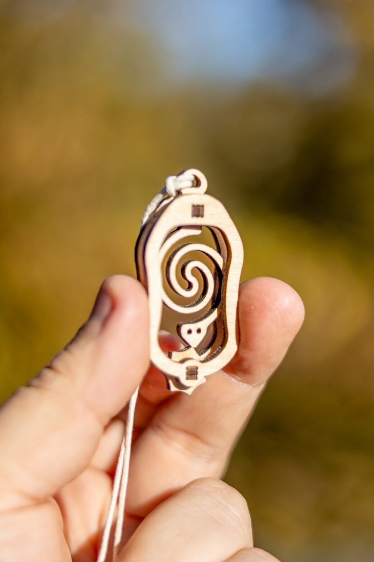 Ripats, lõgismadu, käes, madu, puidust